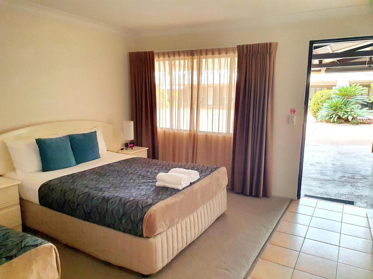 Rockhampton Palms Motor Inn Екстер'єр фото